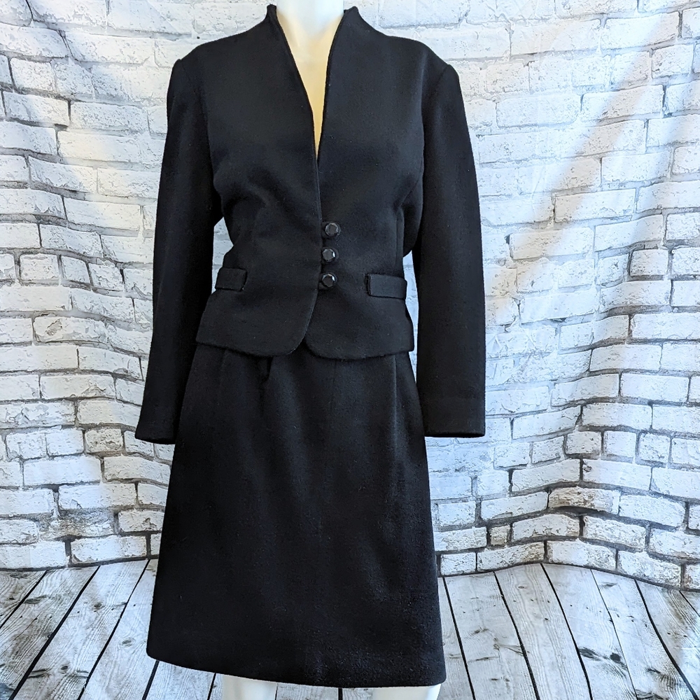 HP🔥60s Specially Fashioned by Laura Wool skirt suit - Picture 2 of 10